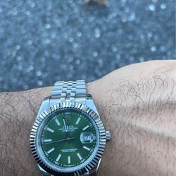 Green sub watch
