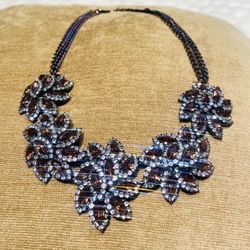 Women's costume jewelry sparkling necklace