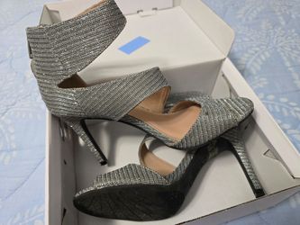 Shoes size 6