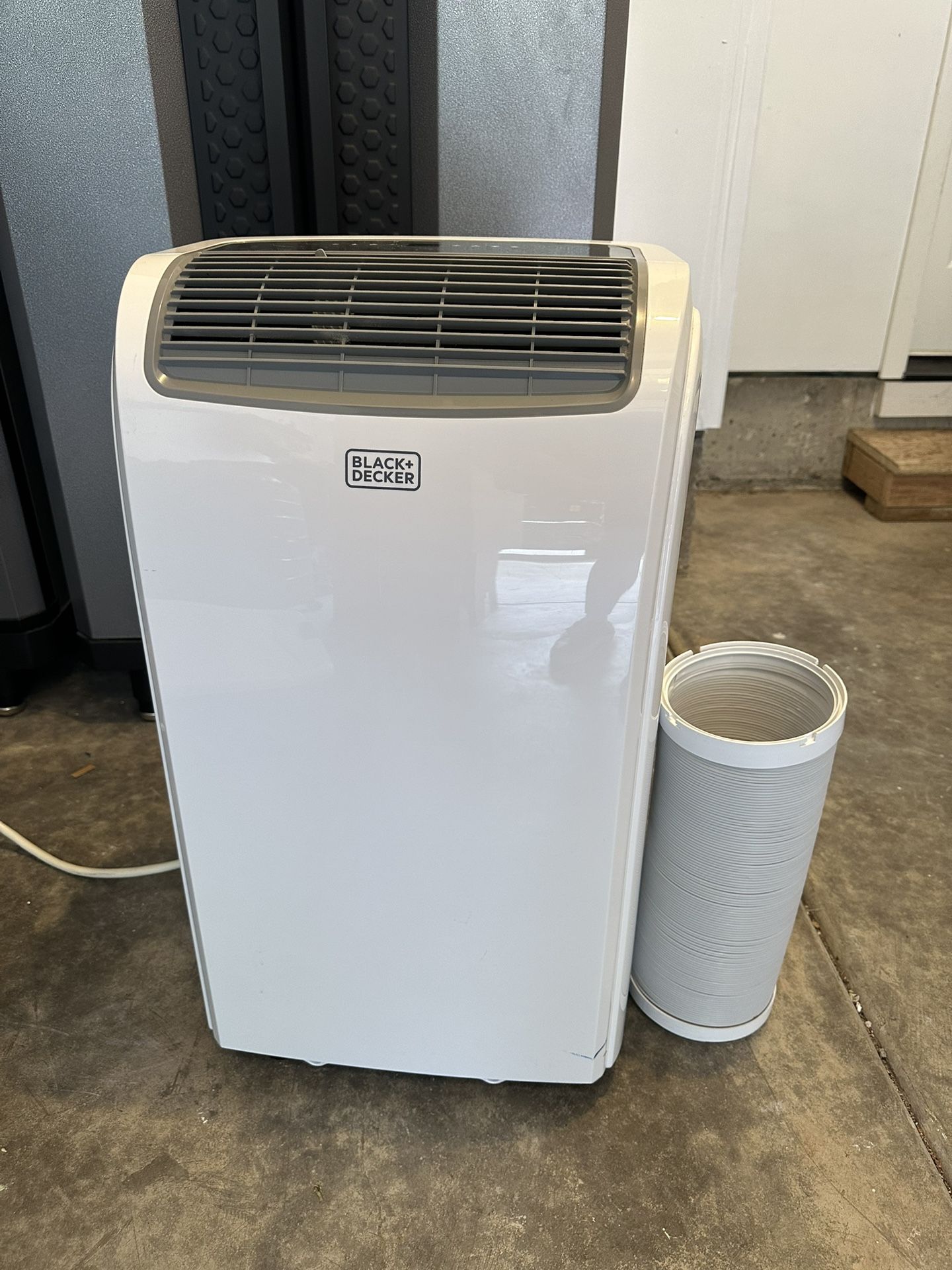 Black & Decker White Portable Window AC Unit