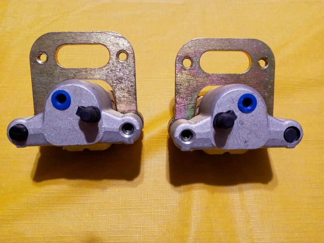 Right Front Brake Calipers With Pads For Polaris Sport 500 4 X 4 1996, 1997, 1998