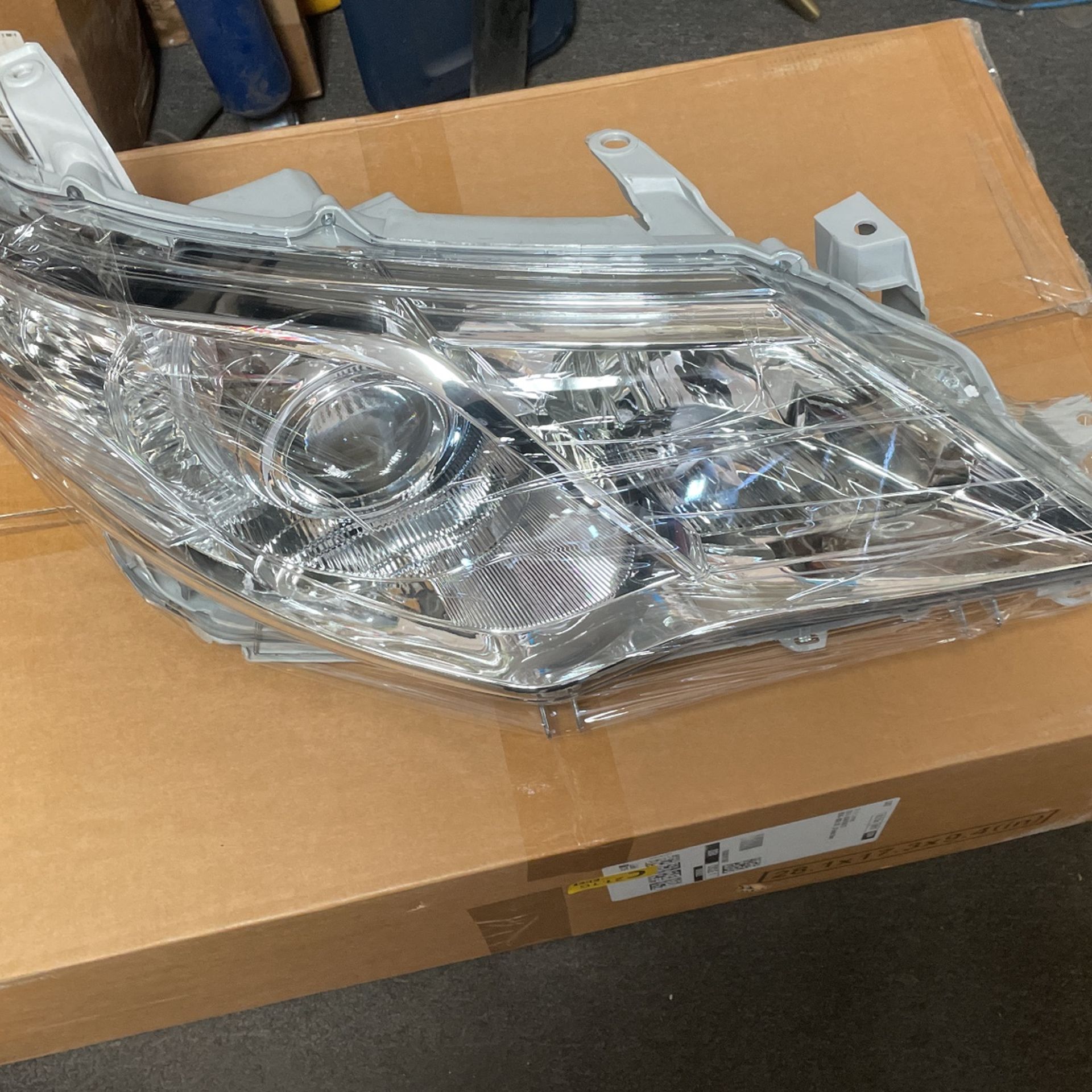 2012-2014 Toyota Camry Right Headlight New