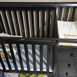 Mini Crib w/ Changing Table