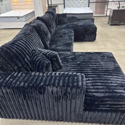 NEW XL BLACK SECTIONAL SOFA AND FREE DELIVERY