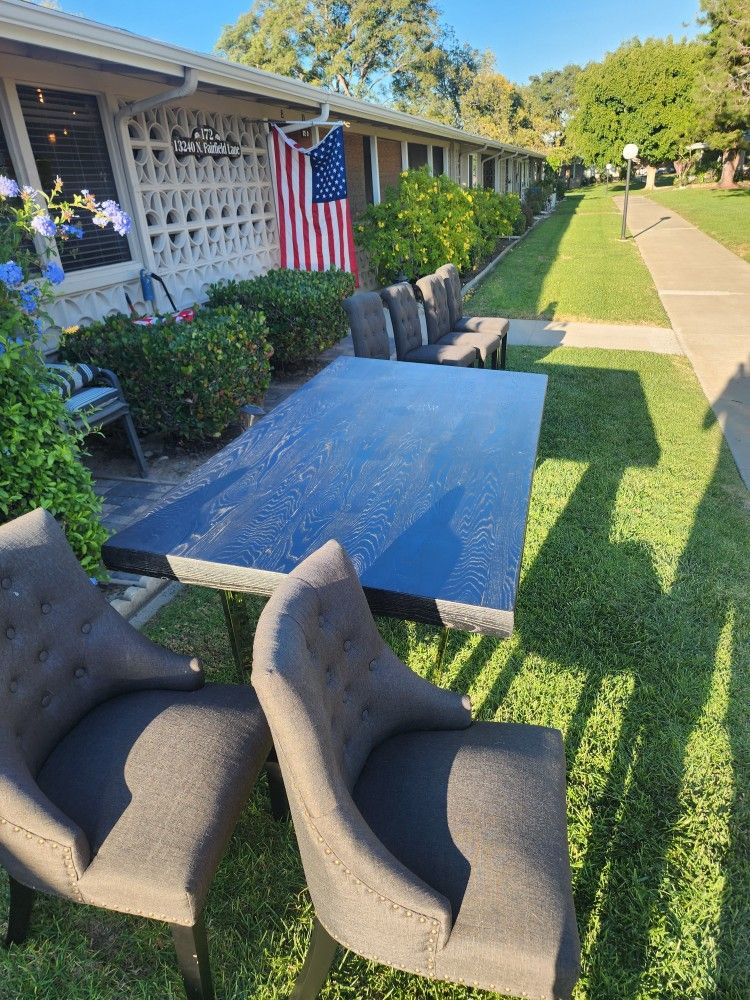 Dinner Table With Six Clairs