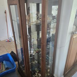 Display Case With Light In Perdect Condition