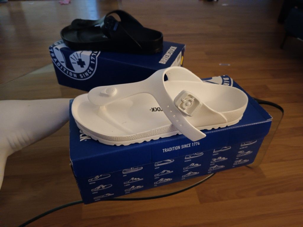 Birkenstock Shampoo And Conditioner And Center Piece Shark Staur