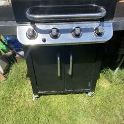 Charbroil Grill With Extra Burner And 2 Tanks