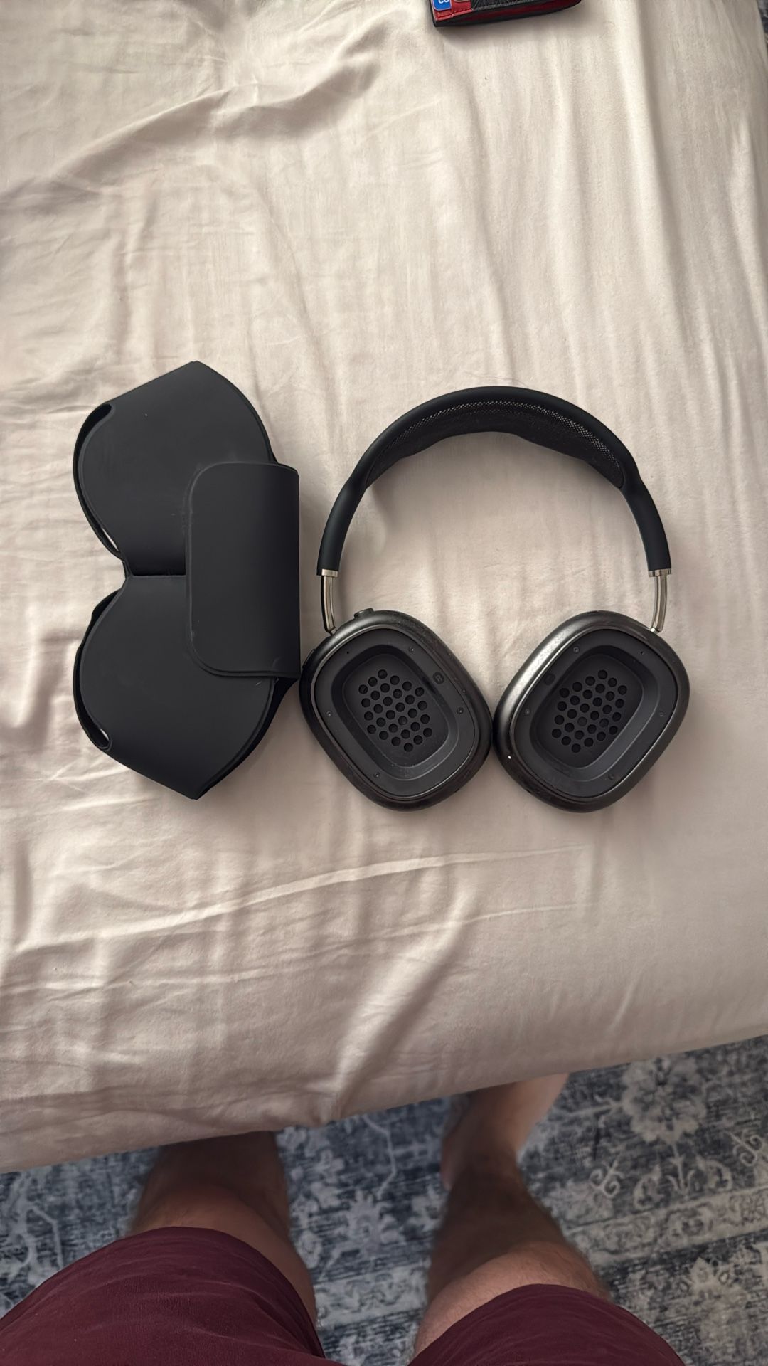 Broken Headphones AirPod maxes