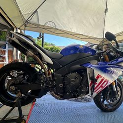 (PENDING) 2010 Yamaha Yzf R1 Valentino Rossi Réplica