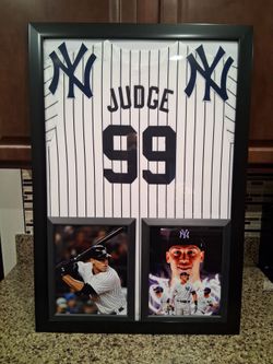 AARON JUDGE WITH THE NEW YORK YANKEES FRAMED JERSEY.