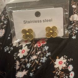 New Clover Symbol Earrings 