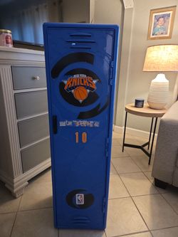 Vintage New York Knicks Suncast Plastic Locker  tall