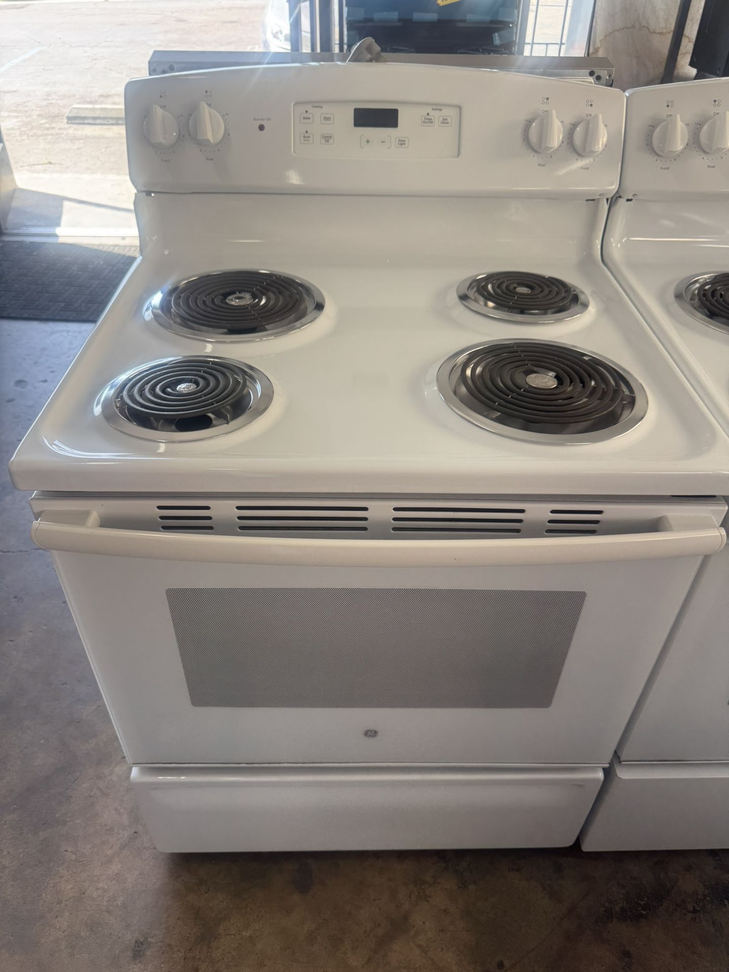 GE ELECTRIC STOVE