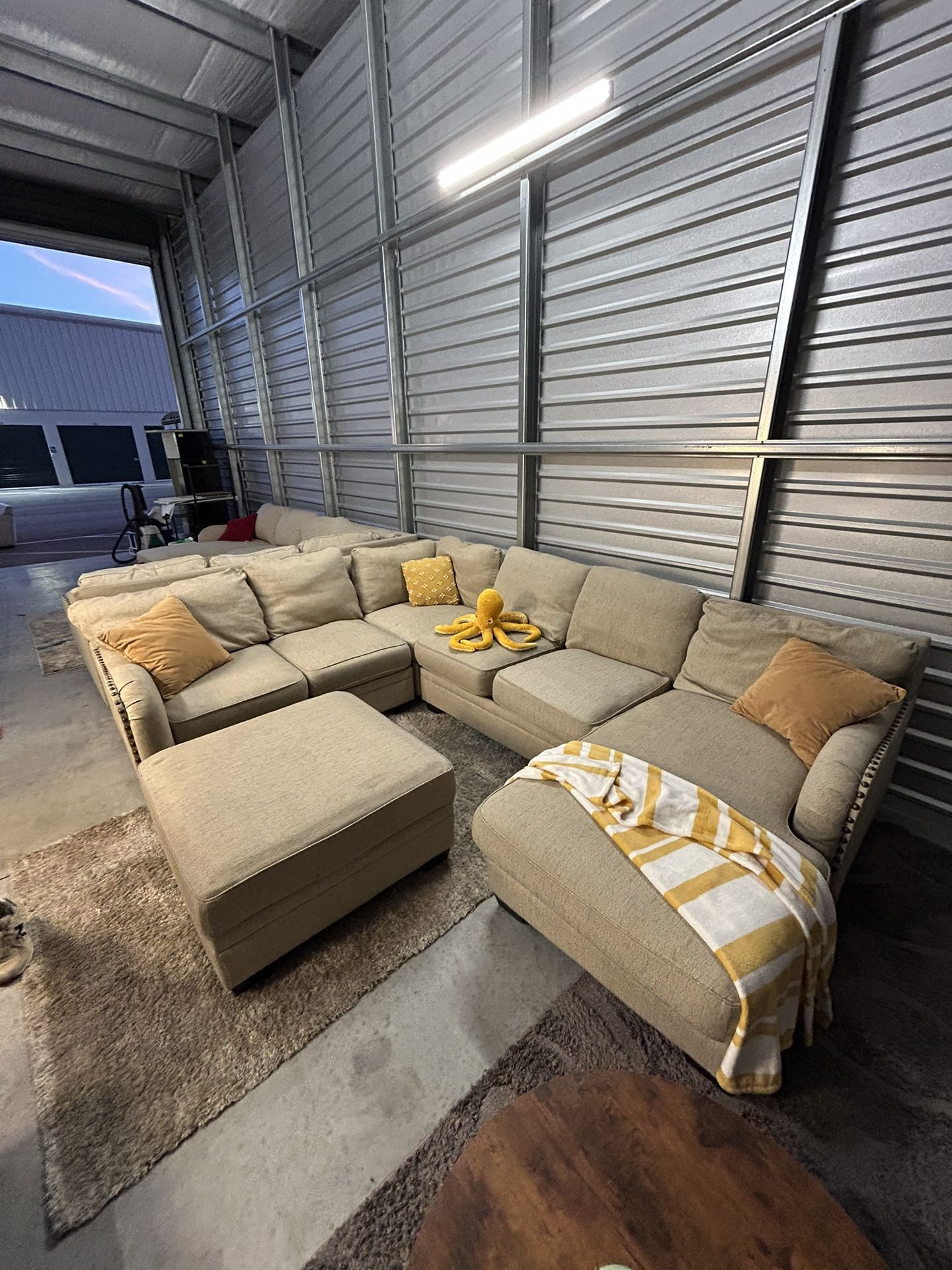 Sectional Sofa/ Couch DELIVERY AVAILABLE