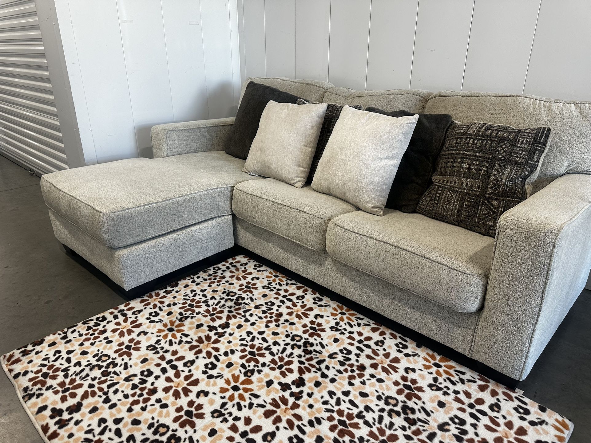 LIGHT GREY SECTIONAL COUCH W/ FREE DELIVERY