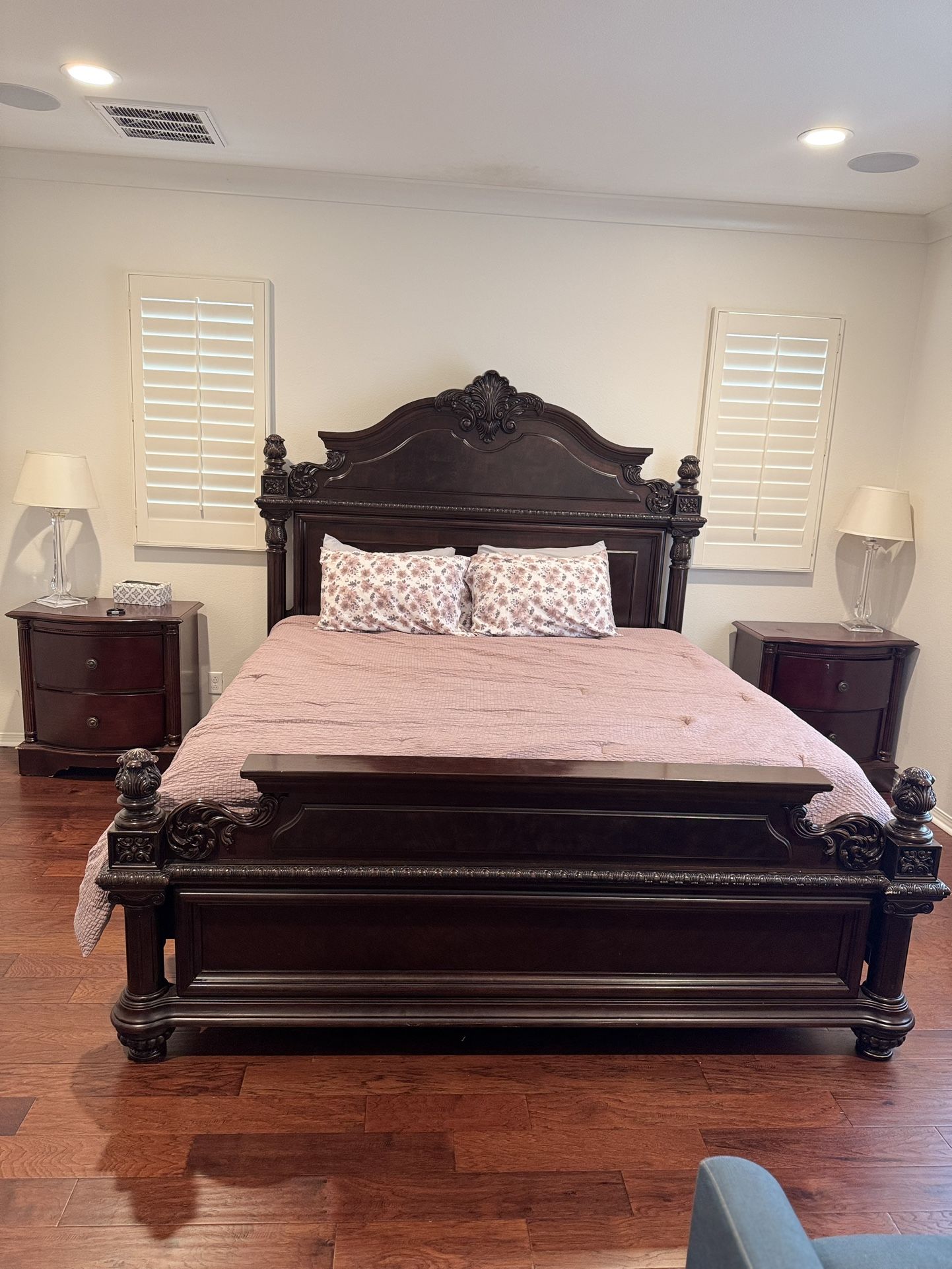  King Size Bed With Lamp Stands