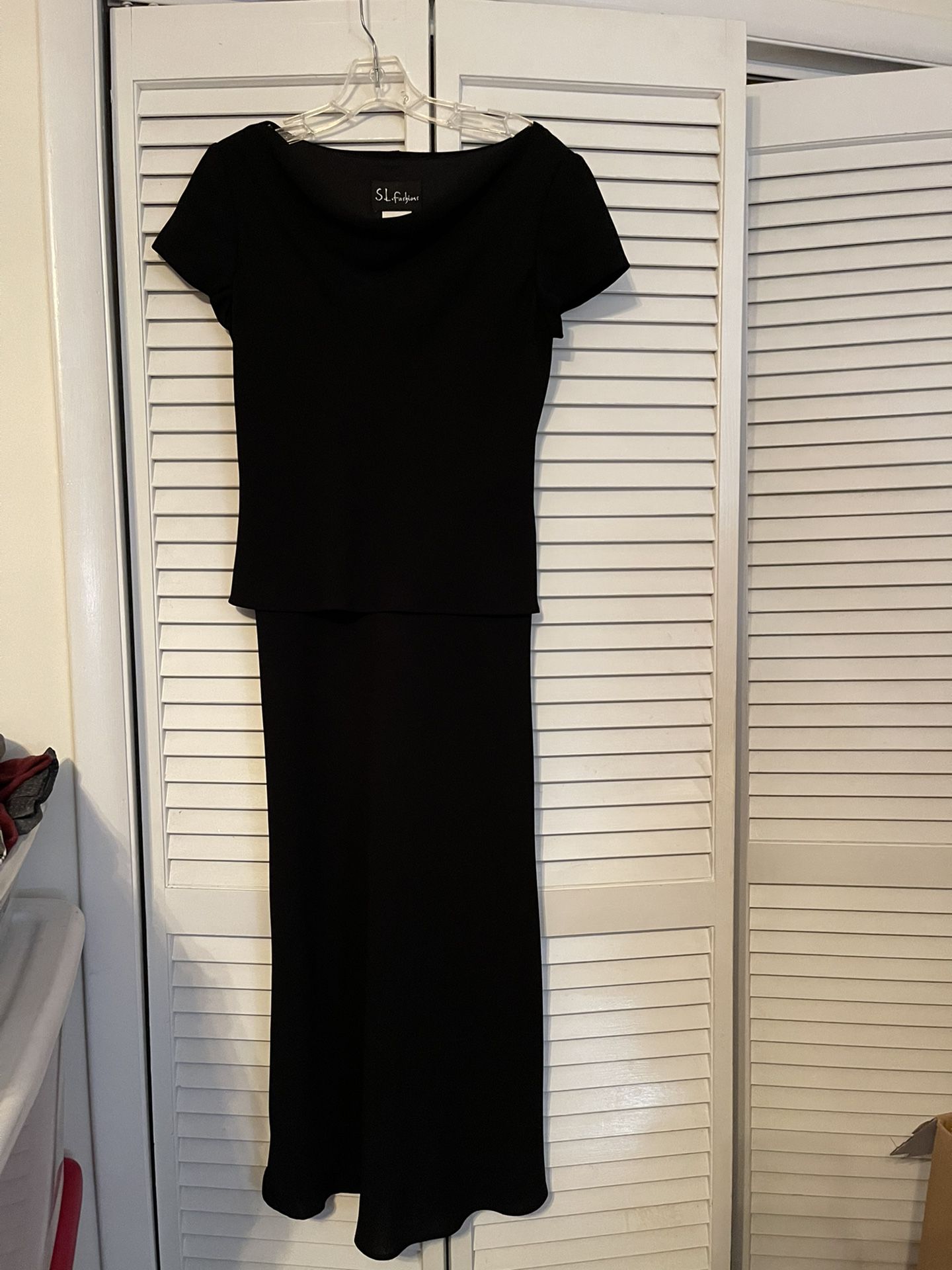 S L Fashions Size 6 Floor Length Black Dress