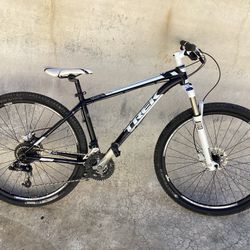 TREK XCALIBER SERIES 8 MOUNTAIN BIKE HYDRAULIC DISC BRAKES W / LOCKOUT