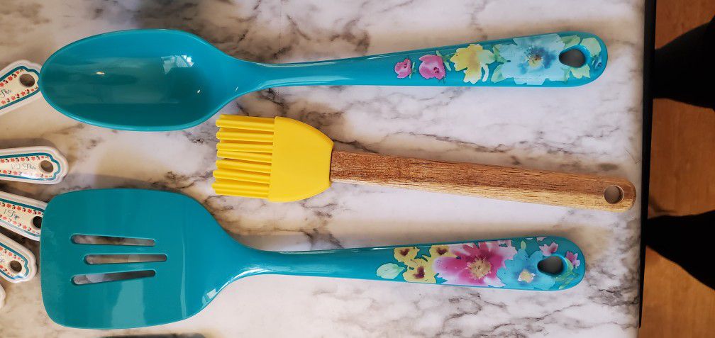 KitchenAid utensil Set NEW for Sale in Summerfield, NC - OfferUp