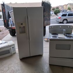 Electric Range Refrigerator And Microwave/refrigeradore/estufa Electrica 