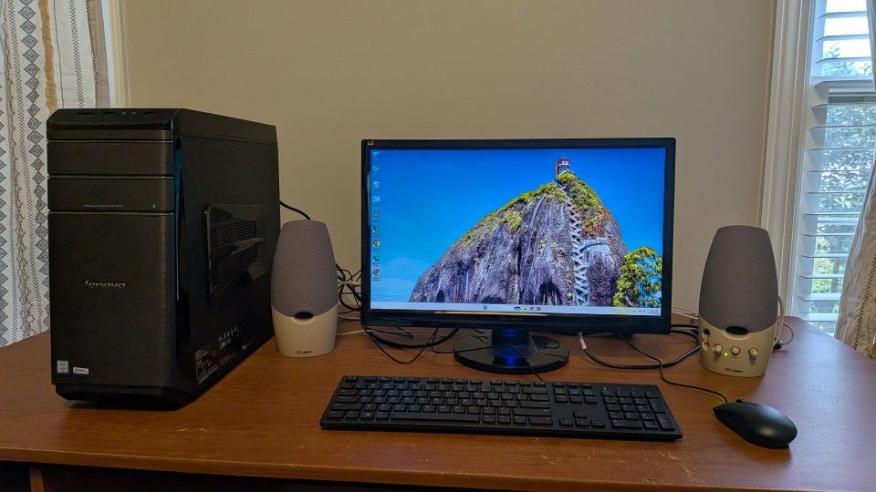 Lenovo IdeaCentre 700 Desktop Bundle – i5/16GB/1TB/Wi-Fi/Bluetooth