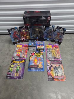 Marvel and DC  lot of 13 figures, NEW!