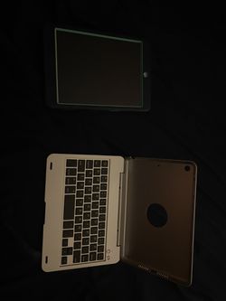 Refurbished iPad mini 3 16GB W/ Laptop Case!