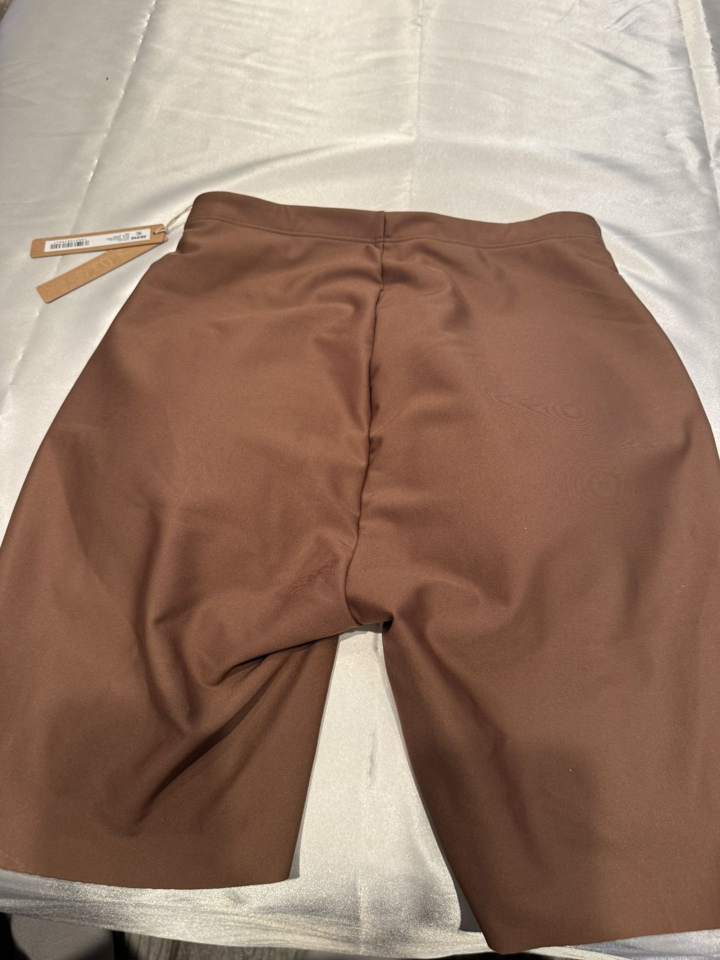 SKIMS Butt Enhancing Shorts – Brown – Size M – New With Tags