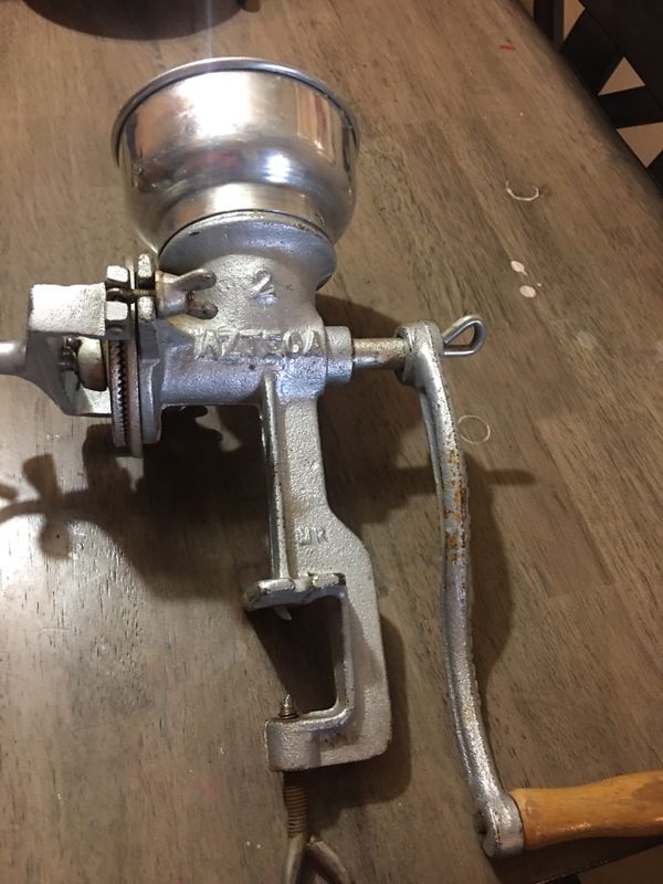 ESTRELLA CORN GRINDER MOLINO DE MANO PERFECTA CONDICIÓN for Sale in