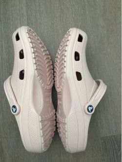 Men’s pink croc