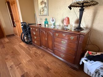 Triple dresser