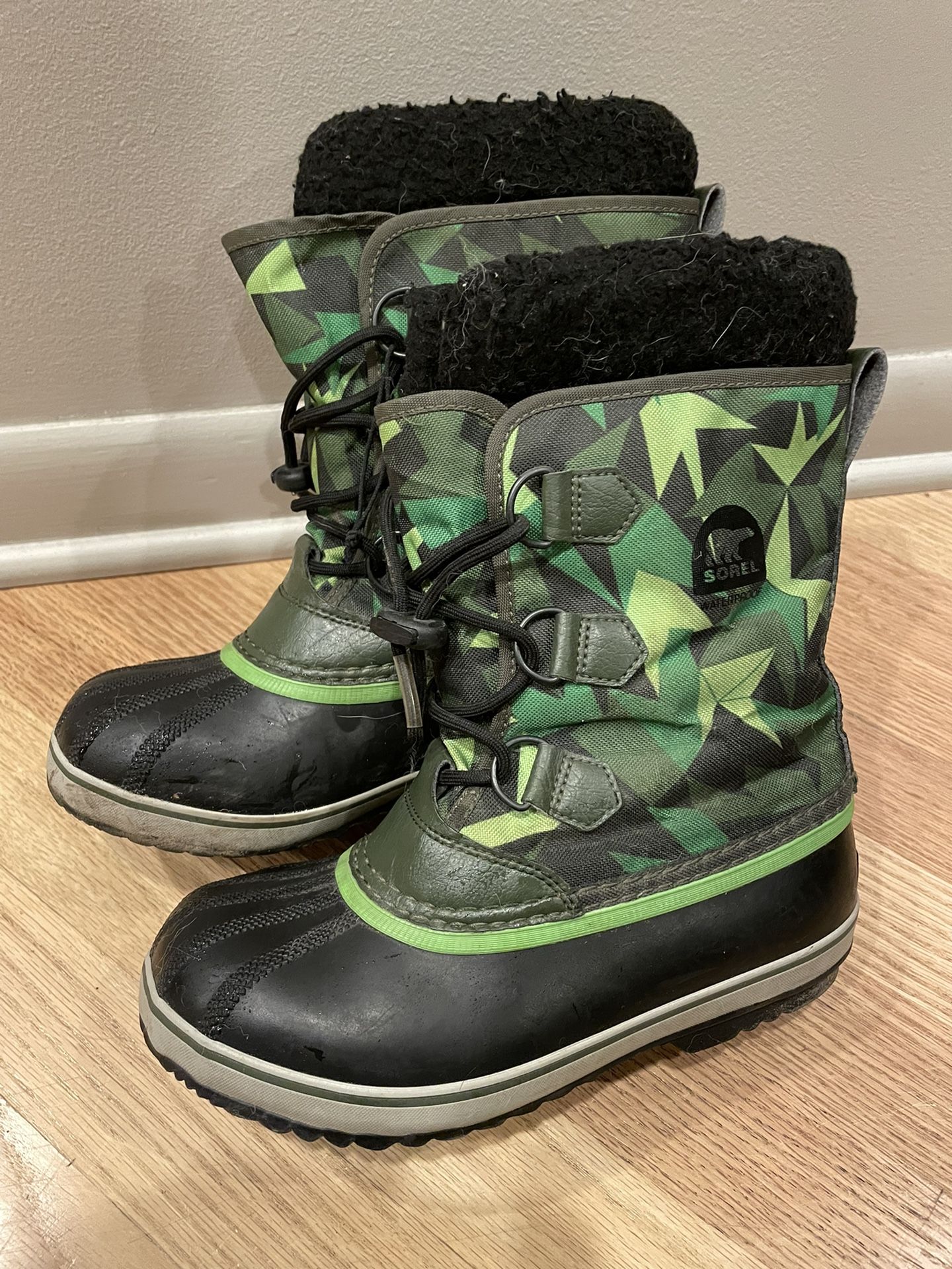Sorel  Boys Waterproof Winter Boots Sz 5