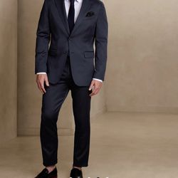 SELL TODAY - $100 Mens BRAND NEW BANANA REPUBLIC Suits