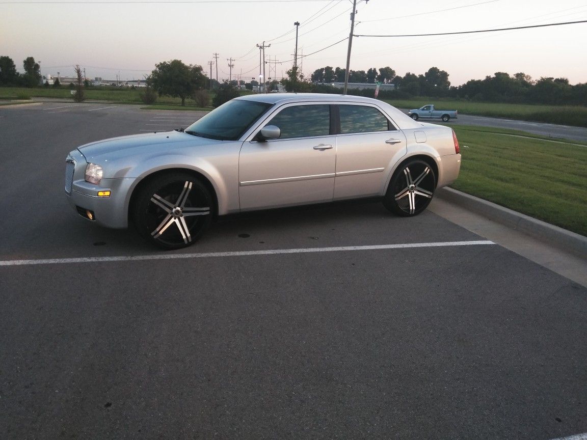 Chrysler 300 on 24s
