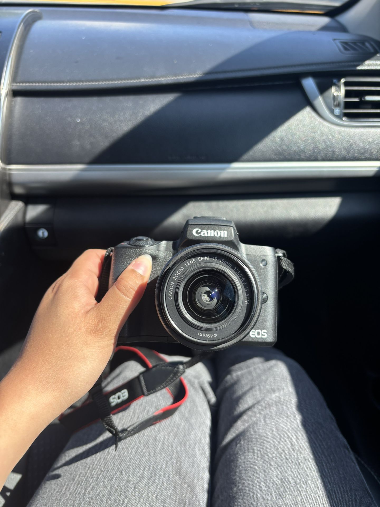 Canon R50