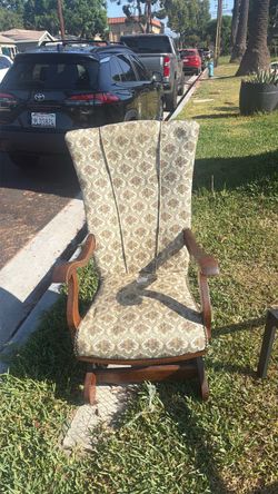 Antique rocking 1920 chair