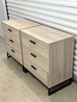 Ashley Furniture 3 Drawer Nightstands – Set of 2