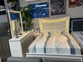 Beautiful 5Pc Bedroom Set On Sale Now Only $999