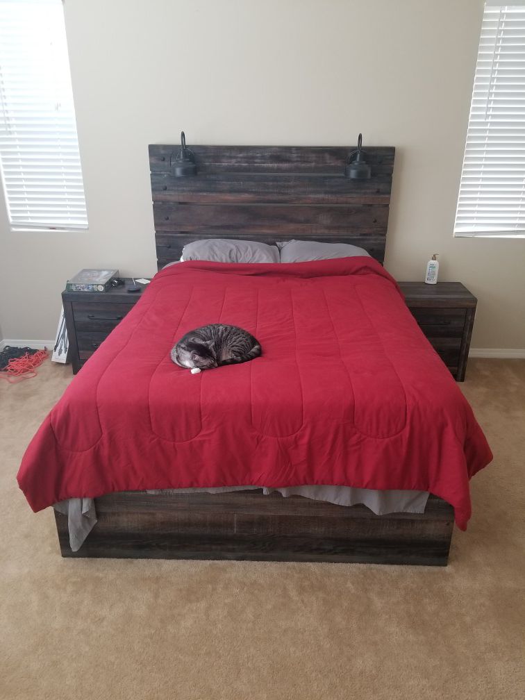 Queen bed, queen bed frame, nightstands