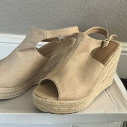 Beige Wedges Size 6 Retail Value $64.99 + Tax 