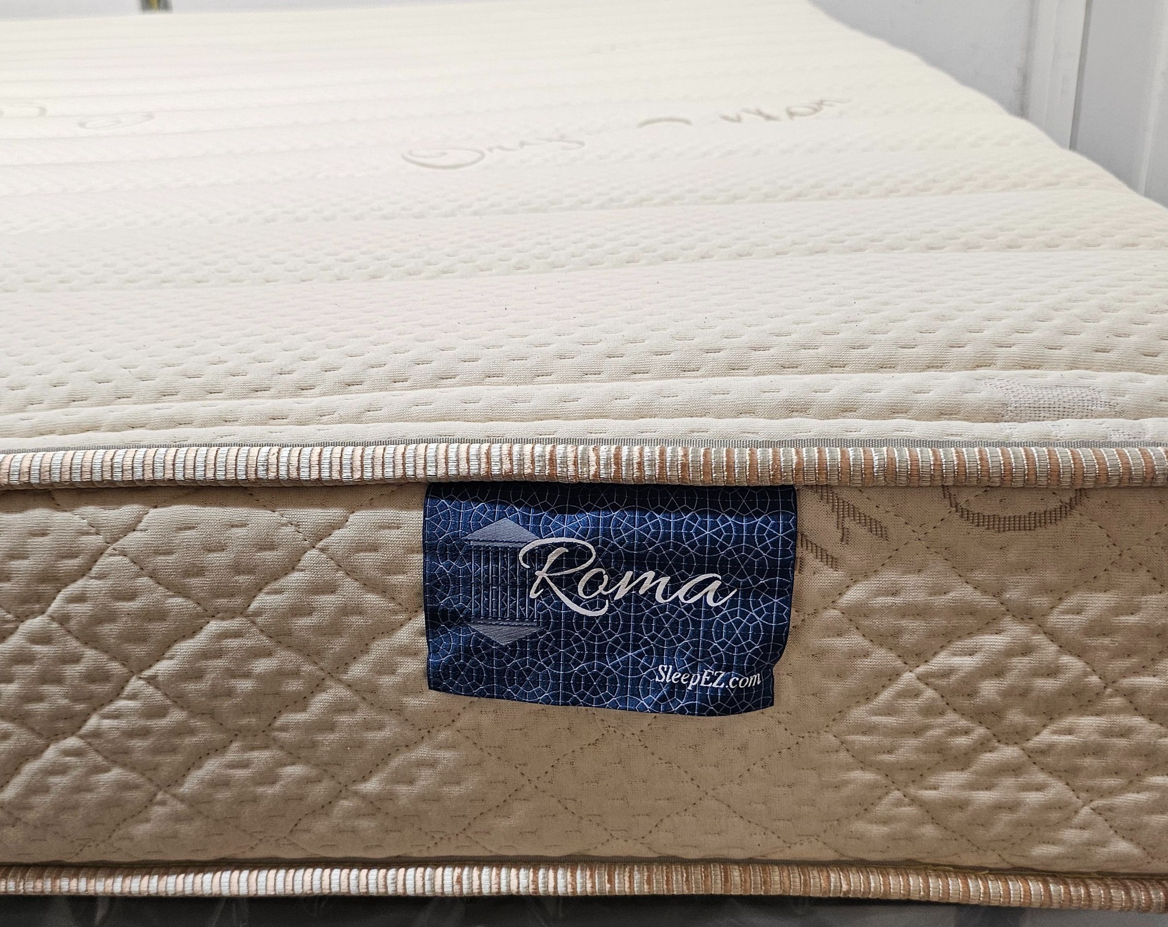 LIKE NEW! Natural Latex Queen Mattress - Delivery Available