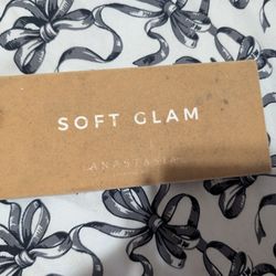 ANASTASIA BEVERLY HILLS SOFT GLAM PALLETE