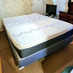 NEW QUEEN-SIZE PILLOW TOP MATTRESS AND BOX SPRING