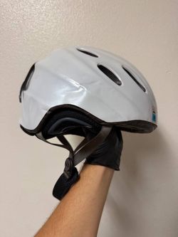 Giro Ski/Snowboard Helmet Size M – Good Condition, Minor Damage