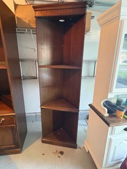 Corner cabinet