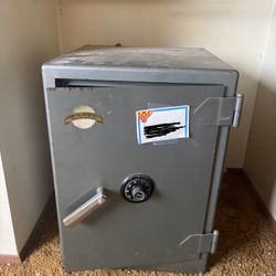 Herring Hall Marvin Safe Co with working combination 