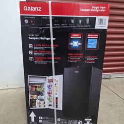 Galanz 3.3 Cu ft One Door Mini Fridge, Black Estar