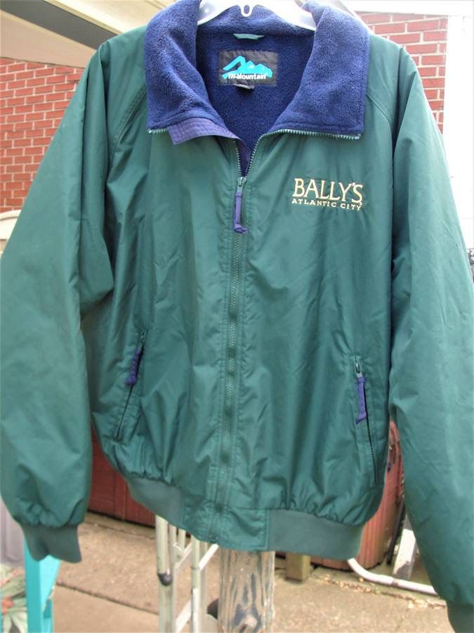 Men's .. XL .. Bally's Atlantic City Jacket .. green outside dark blue fleece inside. Made by Tri-Mountain (maker of promotional clothing). Jacket has