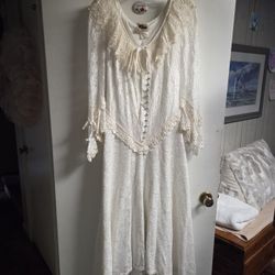 Wedding Dress Size 12.   $50